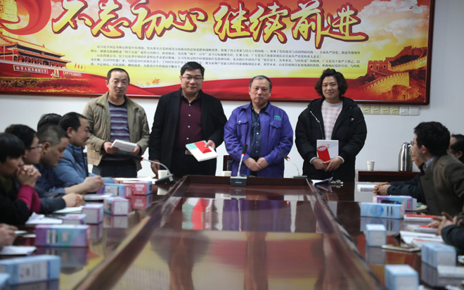公司組織召開《藥玻人》通訊員及辦報(bào)人員會議大.jpg 公司組織召開《藥玻人》通訊員及辦報(bào)人員會議大.jpg